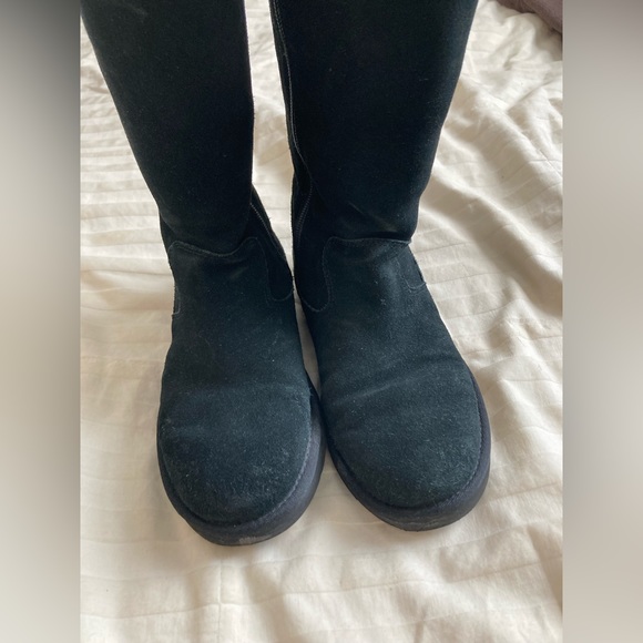 Black Zip up UGGs - Picture 4 of 9